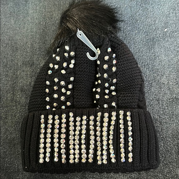 Rhinestone Beanie Set in Black and Red - Picture 3 of 8